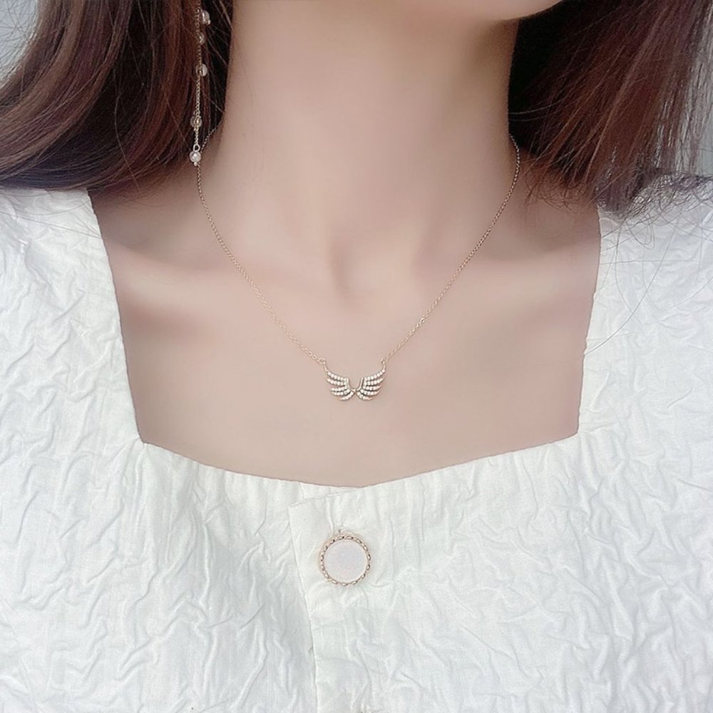 14K Gold Dangling Angel Wings Pendant Necklace 18"